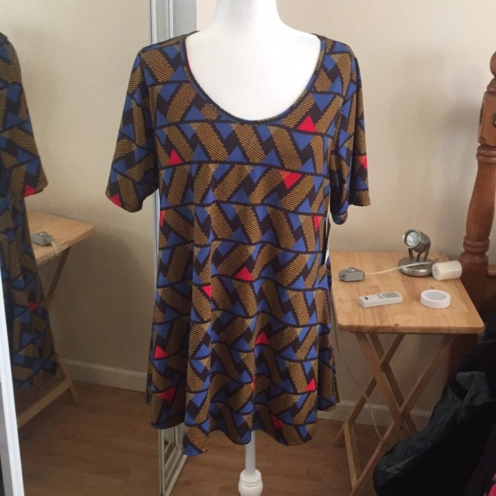 L‎ LuLaRoe Perfect Tee B04 26